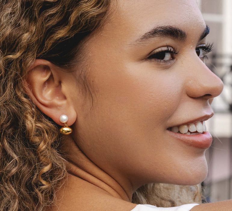 GOLD PLATED FRESH WATER PEARL EARRINGS E1613