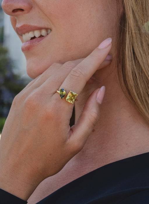 GOLD PLATED ADJUSTABLE SIZE RING WITH CUBIC ZIRCONIA STONES R1884PERIDOT