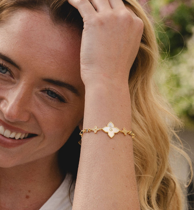 18K GOLD PLATED BRACELET WITH CUBIC ZIRCONIA STONES AND MOTHER OF PEARL B2009GOLD WITH A FREE GIFT BOX.