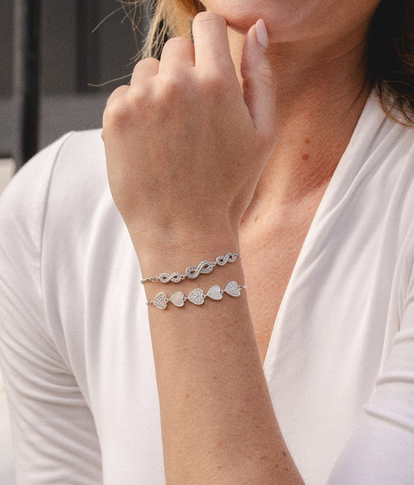 RHODIUM PLATED BRACELET  WITH CUBIC ZIRCONIA STONES B2032 WITH A FREE GIFT BOX.