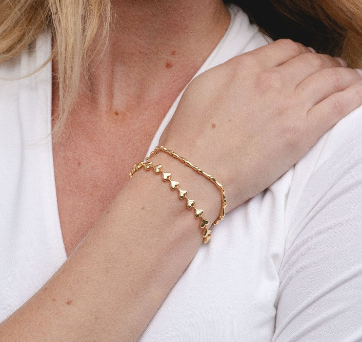 14K GOLD PLATED BRACELET WITH A FREE GIFT BOX.