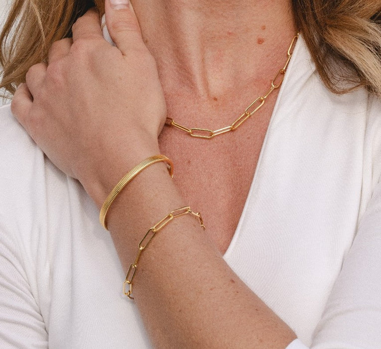 18K GOLD PLATED BRACELET B2050GOLD WITH A FREE GIFT BOX.