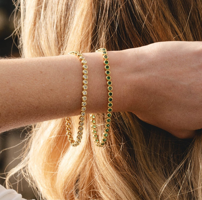 18K GOLD PLATED  BRACELET WITH CUBIC ZIRCONIA STONES .WITH A FREE GIFT BOX.