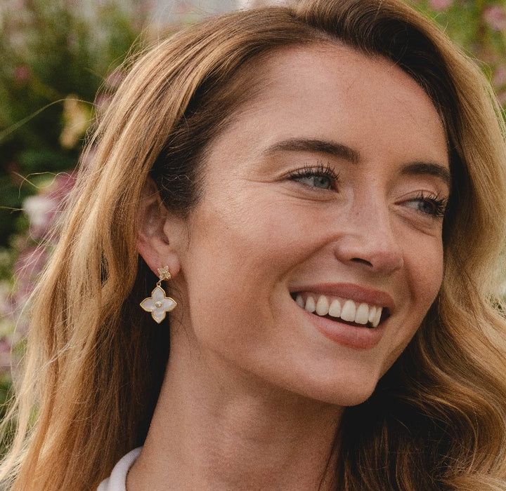 18K GOLD PLATED EARRINGS CUBIC ZIRCONIA STONES AND MOTHER OF PEARL.WITH A FREE GIFT BOX.E2008GOLD