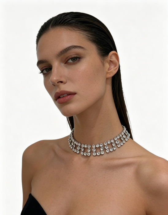 SILVER  PLATED NECKLACE WITH CRYSTAL STONES.N2143 WITH A FREE GIFT BOX